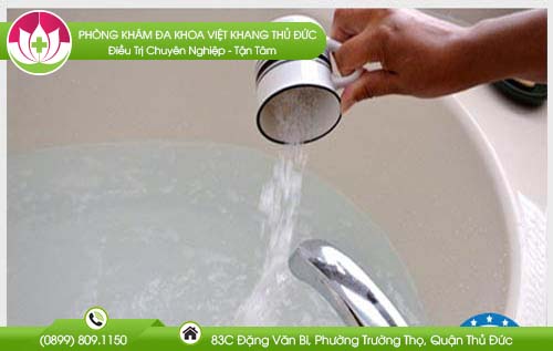 Bị ngứa vùng kín có nên rửa nước muối không?