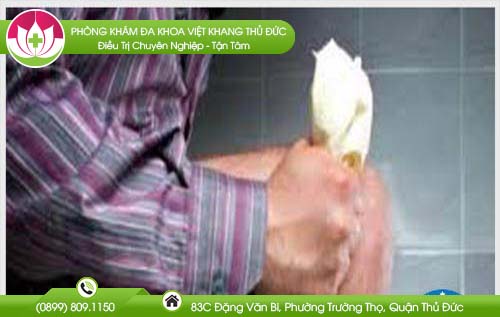 cach-chua-tao-bon-lau-ngay