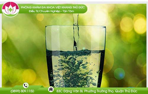 nhung-thuc-uong-co-the-cam-mau-khi-dai-tien-ra-mau